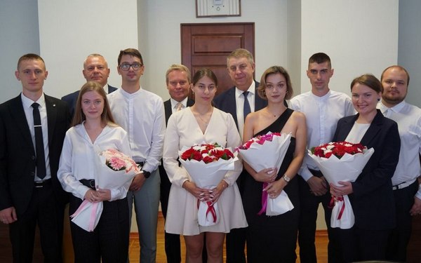 Александр Богомаз провёл встречу с сотрудниками фармпредприятия