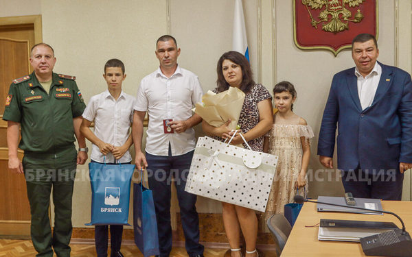 Медаль «За отвагу» вручена участнику СВО в Брянской горадминистрации