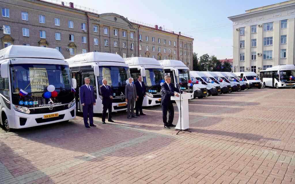 Предприятиям и районам Брянской области вручили новые автобусы