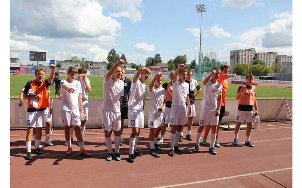 Юные футболисты из Брянска одержали победу в первенстве ЮФЛ