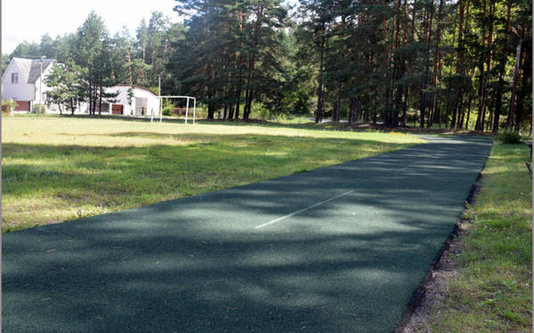 На беговой дорожке стадиона Климовской школы появилось каучуковое покрытие
