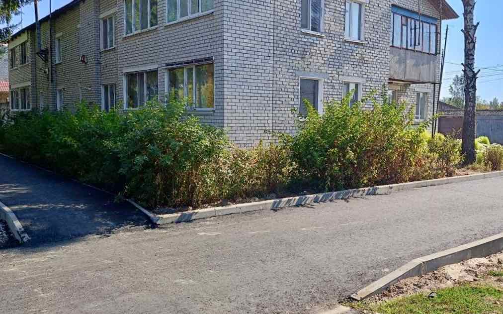 В Суземке Брянской области благоустраивают две дворовые территории