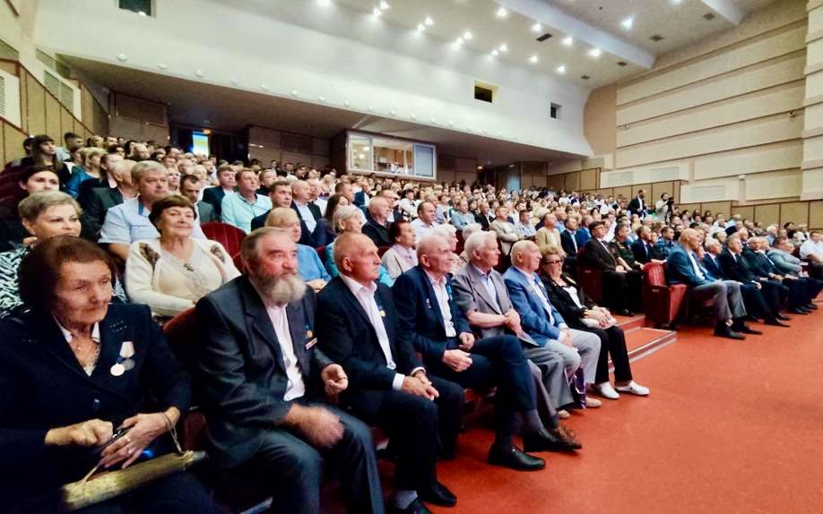 В Брянске поздравили строителей с профессиональным праздником