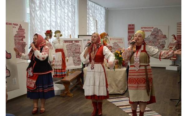 В Брянске начала работу выставка «У истоков родимого края»