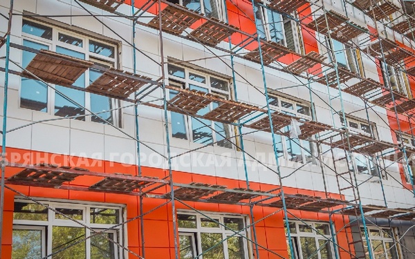 В брянской школе №13 продолжается капремонт