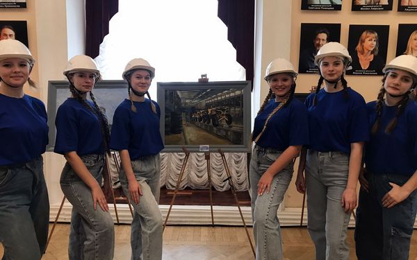 Студенты колледжа искусств посвятили родной Брянщине цикл работ на производственную тему