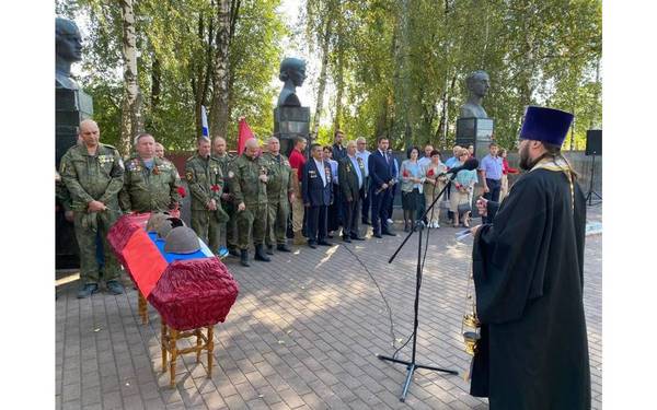В Навле состоялась церемония перезахоронения останков воинов, павших в годы Великой Отечественной войны