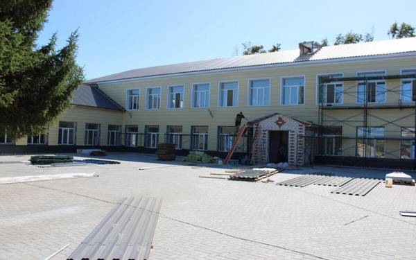 В Стародубском округе продолжается капремонт школы