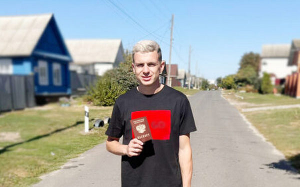 В трубчевских Городцах на избирательном участке проголосовал известный спортсмен Илья Иванюк