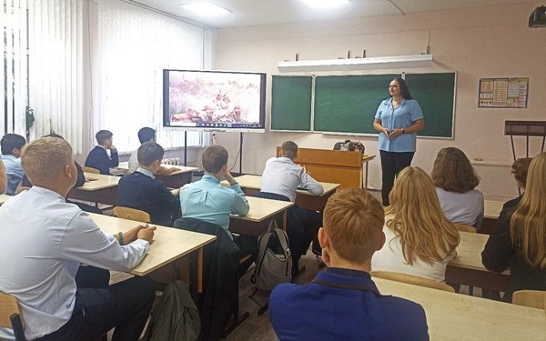 В школах Брянщины стартовал профориентационный курс «Россия — мои горизонты»