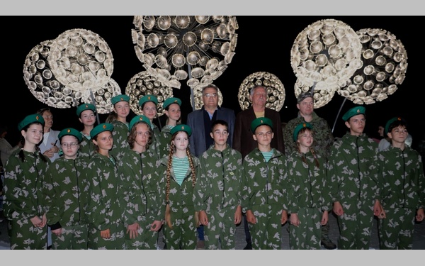 «Светящиеся одуванчики» озарили дорожное кольцо в Стародубе Брянской области