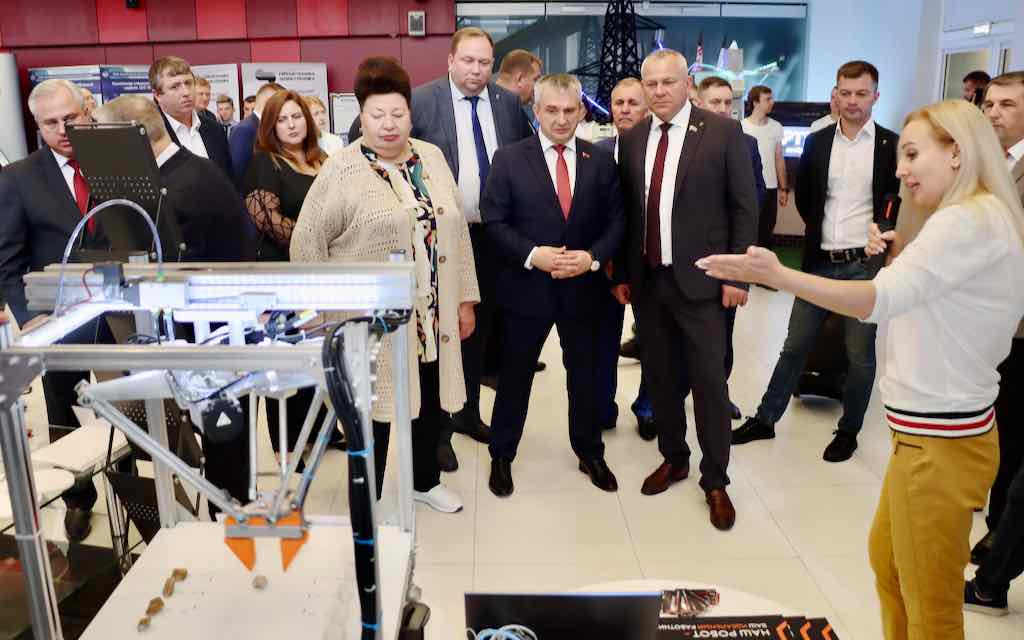 Брянская делегация высоко оценила потенциал гомельской промышленности