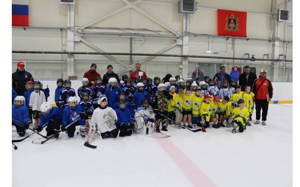 В Брянске прошел хоккейный турнир «Кубок Первоклассника»