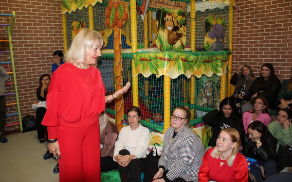 Для брянских педагогов провели экскурсию «Семейные ресурсы»