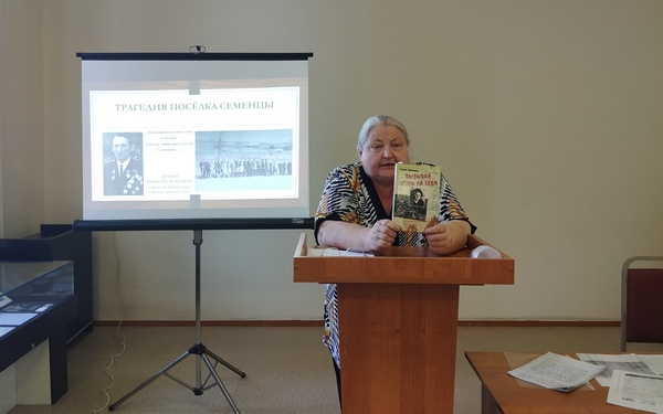 В Брянской областной библиотеке прошёл круглый стол, посвящённый Великой Отечественной войне