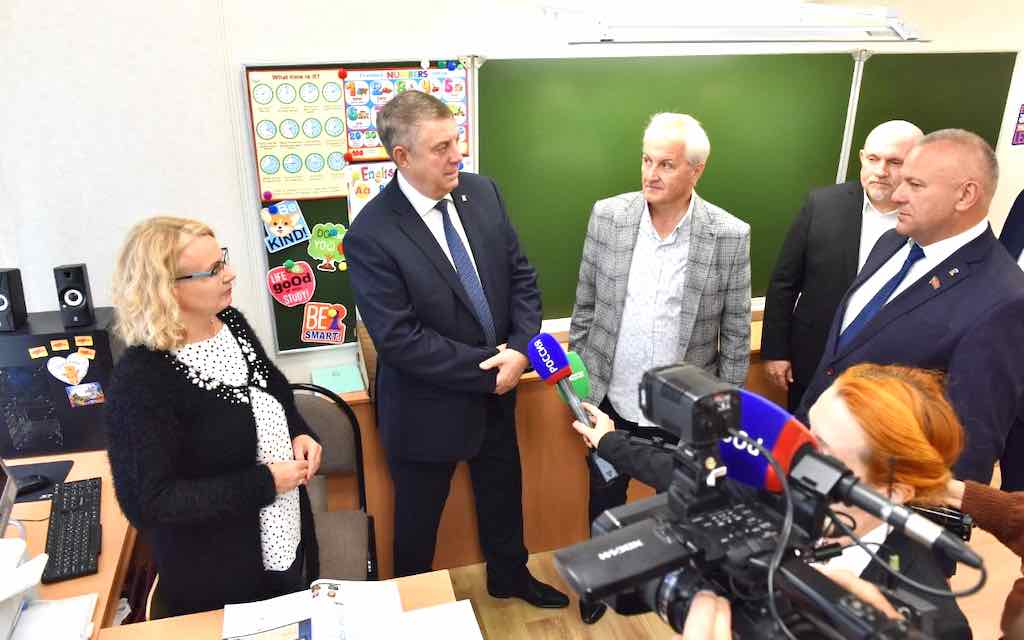 Александр Богомаз посетил Дятьковскую городскую гимназию