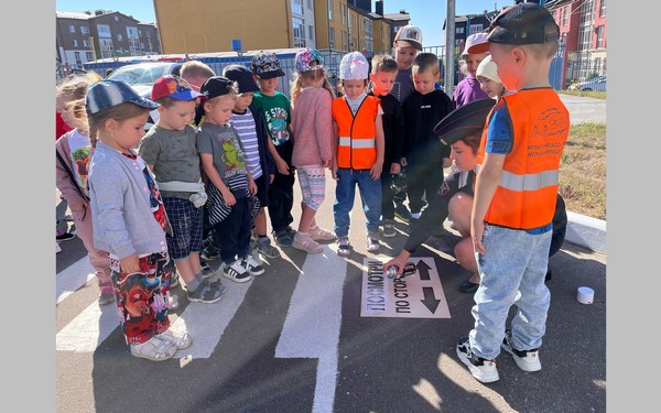 Дошкольники Брянского района узнали о секретах патрульного авто ДПС