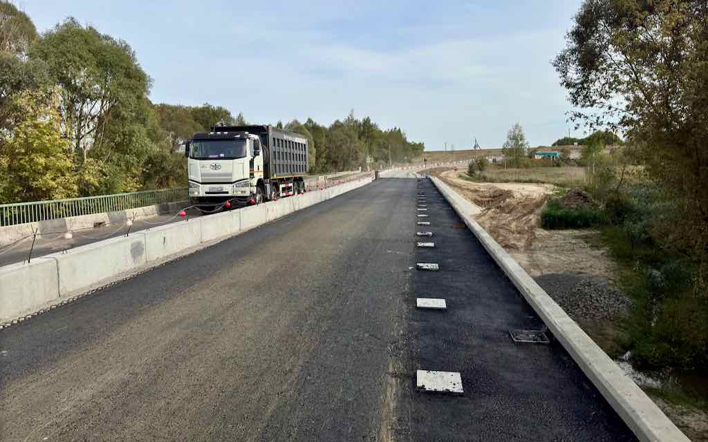 В Брянской области продолжается капитальный ремонт моста через реку Уль