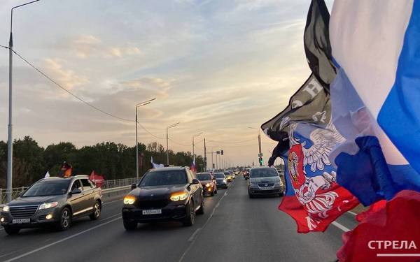 В Брянске по проспекту Героев прошел патриотический автопробег