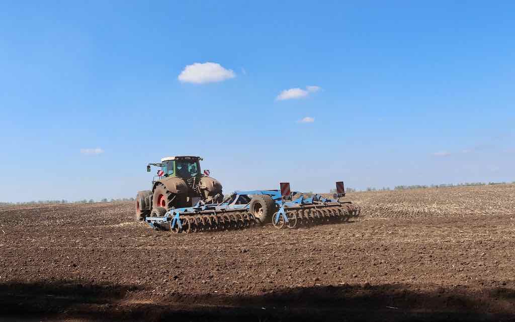 В сельхозпредприятиях Брянской области взяты под особый контроль сев озимых культур и уборочных работ