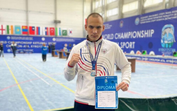 Спортсмен из Новозыбкова взял серебро Первенства мира по гиревому спорту