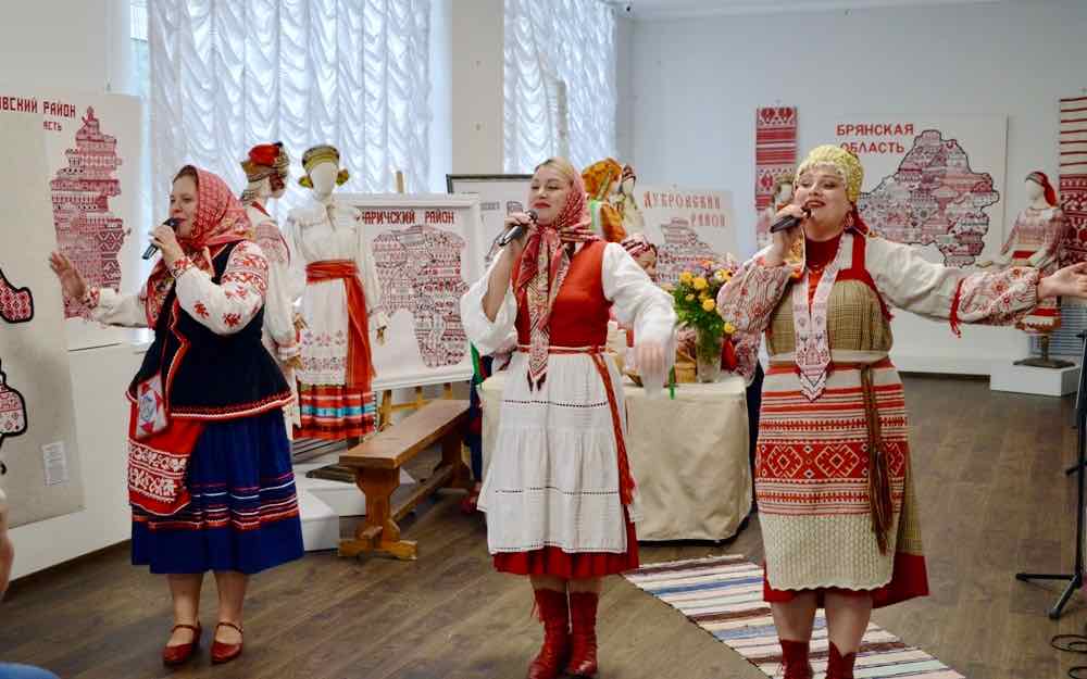 В Брянске открылась выставка «У истоков родимого края»