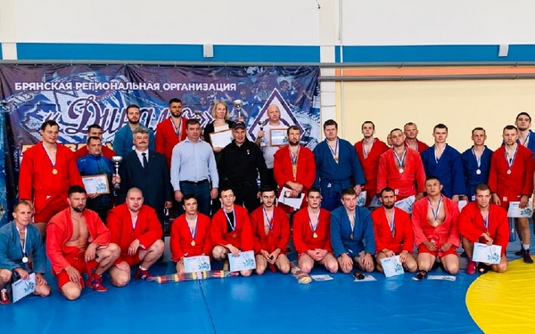 Брянские полицейские победили в чемпионате по спортивному самбо