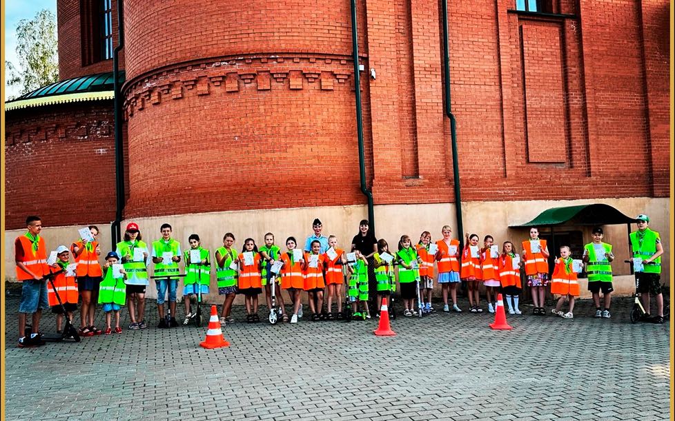В Клинцах сотрудники Госавтоинспекции рассказали воспитанникам воскресной школы о правилах дорожного движения
