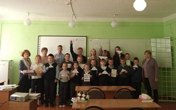 Школьники Дубровского района написали письма бойцам СВО