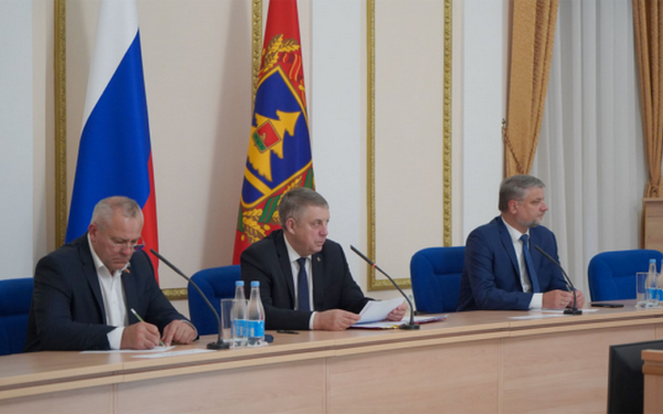 Александр Богомаз потребовал разобраться с каждым фактом сбоя в подаче тепла