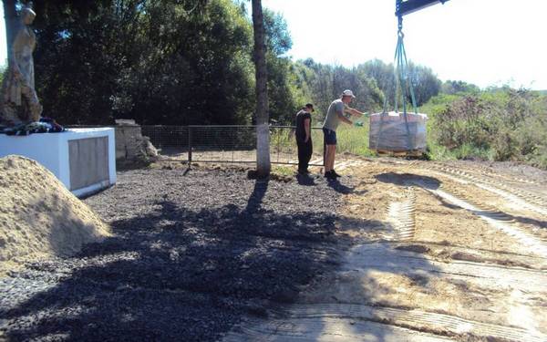 На территории Брасовского района проводят благоустройство воинского захоронения