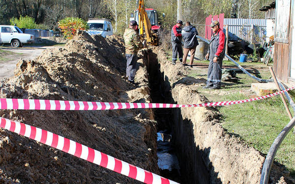 В Суземке по улице Молодёжной прокладывают водопровод