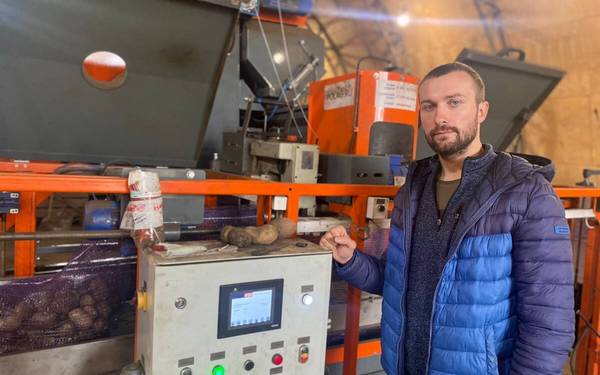 Суземский фермер оказал безвозмездную помощь картофелем детским садам района