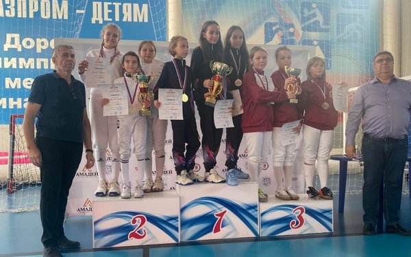 Юные брянские фехтовальщицы на межрегиональных соревнованиях показали хороший результат