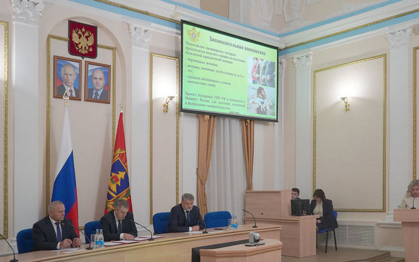 В правительстве Брянской области обсудили вопросы правового просвещения несовершеннолетних