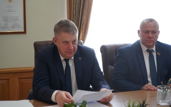 В правительстве региона прошла встреча Александра Богомаза с руководителем предприятия «Экокремний»