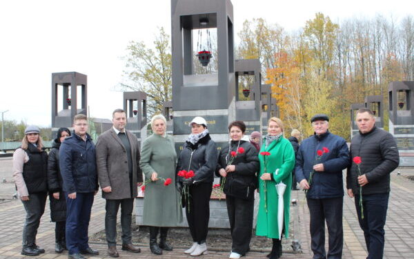 В Хацуни на Брянщине почтили память расстрелянных мирных жителей в годы Великой Отечественной войны