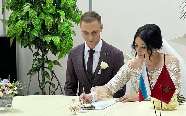 Брянские молодожёны зарегистрировали брак в преддверии Дня отца