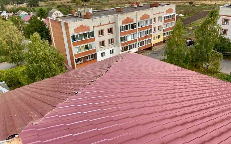 В Брянской межрайонной больнице ремонтируют кровлю