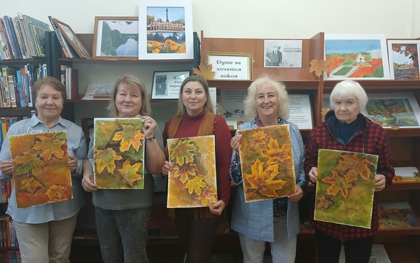 Преподаватель брянской школы искусств дала мастер-класс в библиотеке