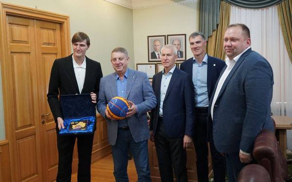 Брянский губернатор встретился с президентом Российской федерации баскетбола