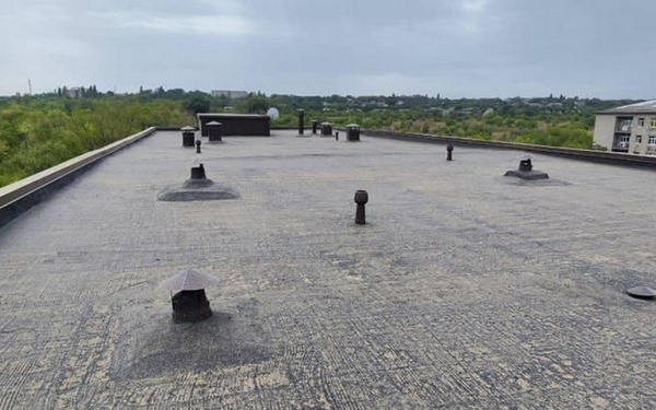 В текущем году в подшефной Брянке брянские специалисты капитально отремонтировали 34 кровли