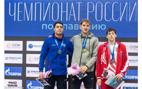 На чемпионате России брянский пловец Илья Бородин завоевал две золотые награды