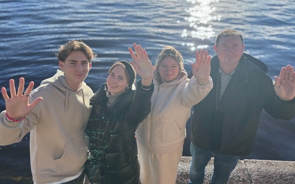 В путешествия по России отправились брянские семьи — финалисты конкурса «Это у нас семейное»