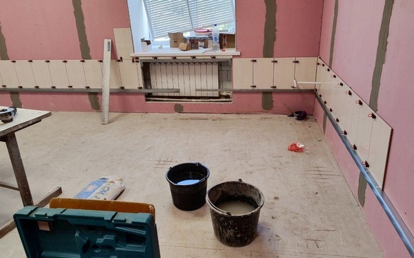 В подшефной Брянке в этом году брянские специалисты выполнили ремонт 6 объектов образования