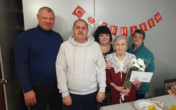 В Фокинском районе Брянска со 100-летним юбилеем чествовали Ульяну Сергееву