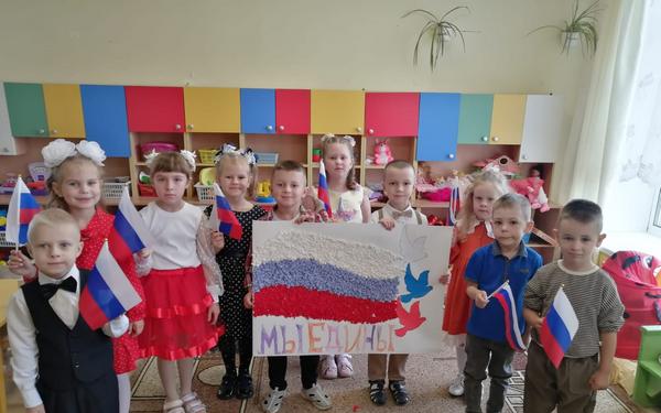 В детском саду № 10 Новозыбкова провели посвящённые Дню народного единства мероприятия