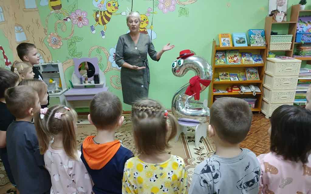 Нам со сказкой по пути