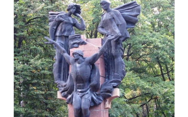 В рамках нацпроекта в Брянске благоустроили мемориал по улице Почтовой