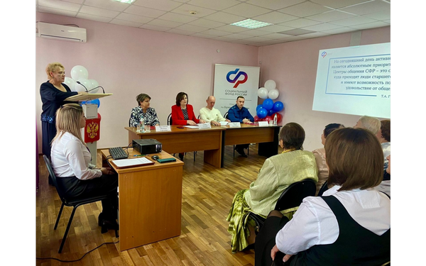 В Севске начал работать центр общения старшего поколения